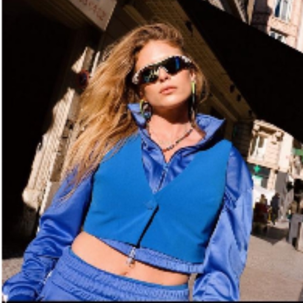 Nasty gal blue crop vest 4